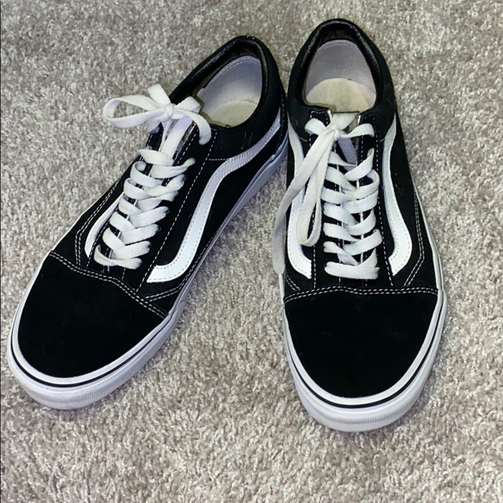 BRAND NEW LOW VANS SKATE SHOES